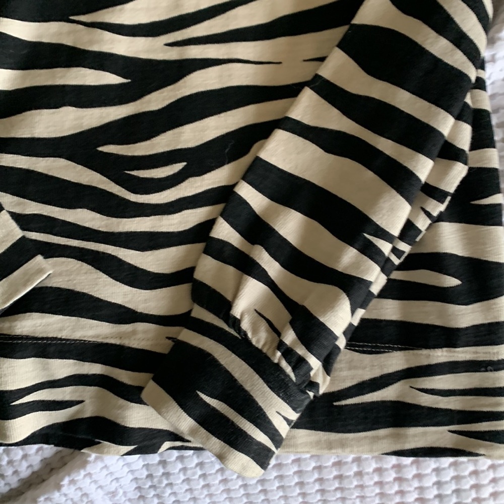 Loft Zebra 🦓 print, puff sleeve sweatshirt - Picture 6 of 10